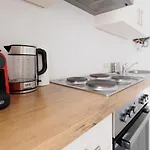 Central City Apartment - 2 Bedroom With Netflix